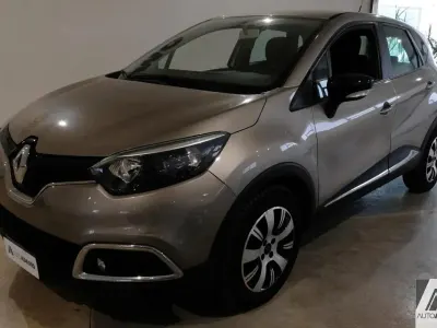 Usata Renault Captur Zen 90 CV (66 kW) 2015 Oro SUV