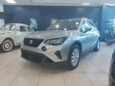 Usata Seat Arona Style 110 CV (80 kW) 2024 Grigio SUV