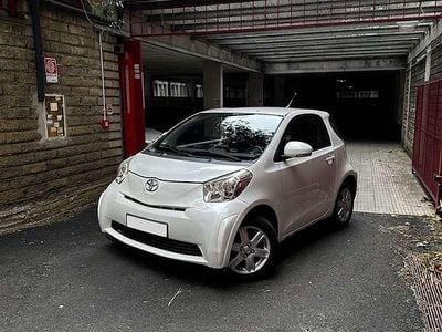 Begagnad Toyota iQ 98 HK (72 kW) 2009 Vit Halvkombi