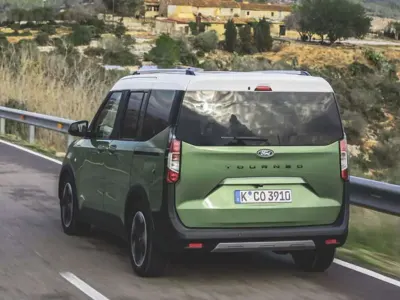 Nuova Ford Tourneo Courier Titanium 71 CV (52 kW) 2026 Argento Monovolume