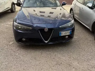 Usata Alfa Romeo Giulia Business 150 CV (110 kW) 2017 Blu/azzurro Berlina