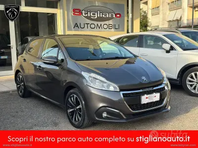 Usata Peugeot 208 Signature Sky 83 CV (61 kW) 2019 Utilitaria