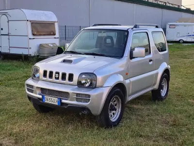 Usata Suzuki Jimny 86 CV (63 kW) 2009 Argento SUV