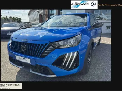 Usata Peugeot 2008 Allure 101 CV (74 kW) 2024 Blu SUV