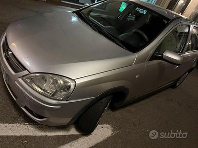 Usata Opel Corsa Cosmo 90 CV (66 kW) 2003 Grigio Utilitaria