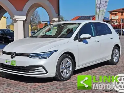 Second-hand VW Golf VII Life 150 CP (110 kW) 2020 Alb Berlinǎ