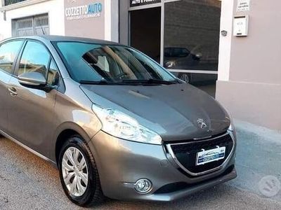 usata Peugeot 208 1.4 diesel gancio traino omologato