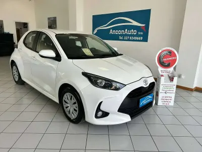 Usata Toyota Yaris Trend 72 CV (52 kW) 2023 Bianco Utilitaria