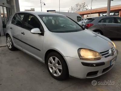 Usado VW Golf IV Comfortline 105 CV (77 kW) 2004 Gris Berlina