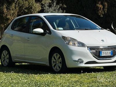 Usata Peugeot 208 Allure 81 CV (59 kW) 2014 Bianco Utilitaria