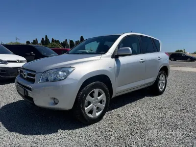 Usado Toyota RAV4 136 CV (100 kW) 2008 Gris SUV