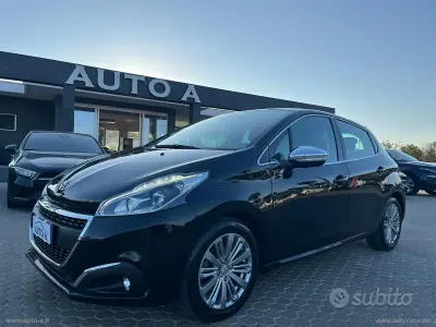 Usata Peugeot 208 Allure 102 CV (75 kW) 2019 Nero Utilitaria