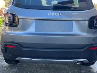 Käytetty Jeep Avenger Altitude 101 HP (74 kW) 2023 Harmaa Katumaasturi