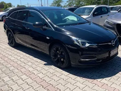 Usata Opel Astra GS Line 122 CV (89 kW) 2020 Nero Station wagon