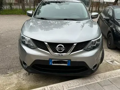 Usata Nissan Qashqai Acenta 110 CV (80 kW) 2015 Grigio SUV