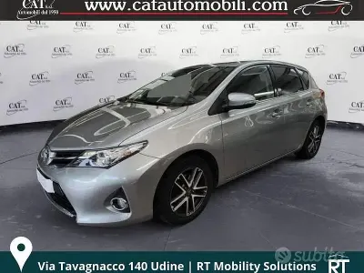 Usata Toyota Auris Lounge 90 CV (66 kW) 2014 Grigio Berlina