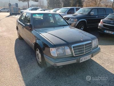 Usado Mercedes 200 136 CV (100 kW) 1995 Gris Berlina