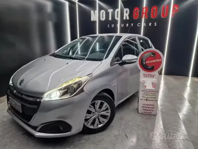 Gebraucht Peugeot 208 Active 75 PS (55 kW) 2016 Grau Kleinwagen