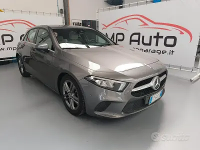 Usata Mercedes A180 Premium 116 CV (85 kW) 2019 Grigio Berlina