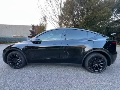 Usata Tesla Model Y Long Range AWD 378 kW (514 CV) 2021 Nero SUV