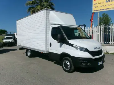 Usata Iveco Daily 136 CV (100 kW) 2022 Bianco Berlina