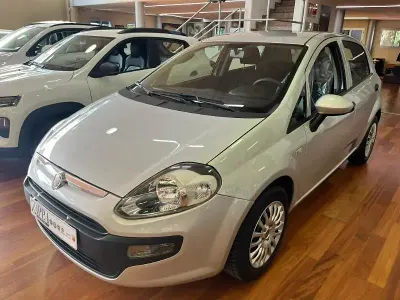 Usata Fiat Punto Lounge 69 CV (50 kW) 2017 Argento Utilitaria