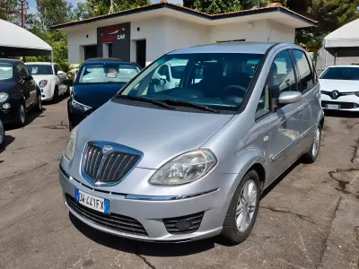 Usata Lancia Musa 120 CV (88 kW) 2009 Argento Monovolume