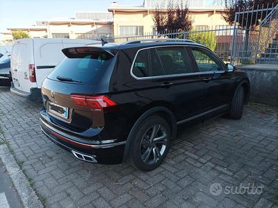 Usata VW Tiguan R-line 150 CV (110 kW) 2021 Nero SUV