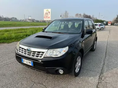 Usado Subaru Forester Comfort 147 CV (108 kW) 2012 Negro SUV