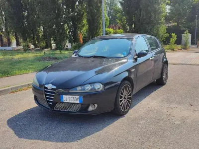 Usata Alfa Romeo 147 Progression 105 CV (77 kW) 2005 Nero Utilitaria