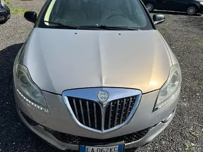 Usata Lancia Delta 165 CV (121 kW) 2010 Giallo Utilitaria