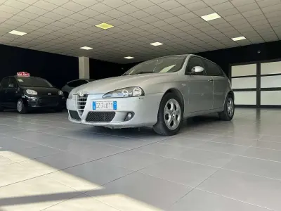 Usata Alfa Romeo 147 Exclusive 120 CV (88 kW) 2006 Argento Utilitaria