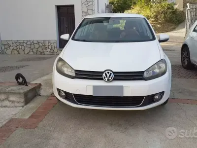 Usata VW Golf VI 122 CV (89 kW) 2010 Bianco Utilitaria