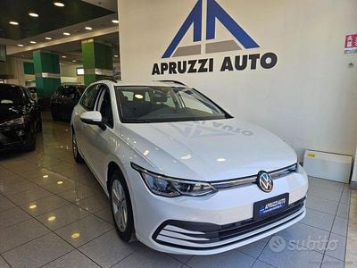 Usata VW Golf VIII Life 116 CV (85 kW) 2022 Bianco Station wagon