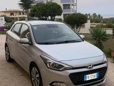 Usata Hyundai i20 75 CV (55 kW) 2018 Grigio Berlina
