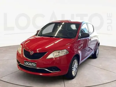 Usata Lancia Ypsilon Silver 69 CV (50 kW) 2017 Rosso Utilitaria