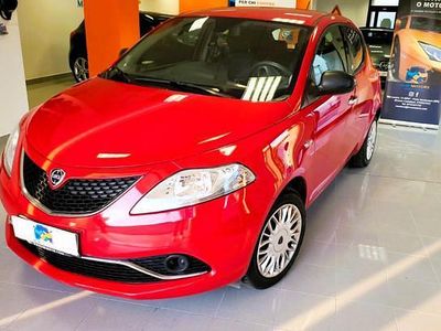 Usata Lancia Ypsilon Gold 69 CV (50 kW) 2017 Rosso Utilitaria