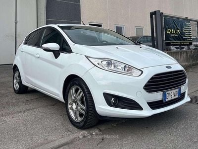 Usata Ford Fiesta Titanium 75 CV (55 kW) 2014 Bianco Utilitaria