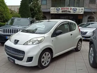 Käytetty Peugeot 107 68 HP (50 kW) 2010 Valkoinen Viistoperä
