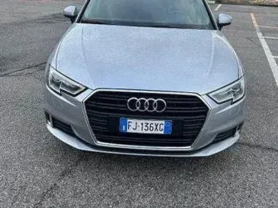 Usata Audi A3 116 CV (85 kW) 2018 Argento Berlina