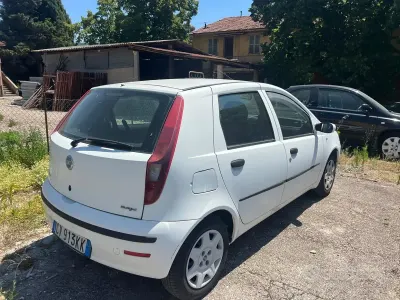 Usata Fiat Punto Active 69 CV (50 kW) 2005 Bianco Utilitaria
