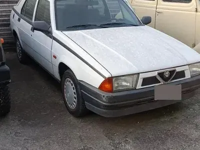 Usata Alfa Romeo 75 105 CV (77 kW) 1992 Bianco Berlina