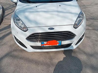 Usata Ford Fiesta 75 CV (55 kW) 2015 Bianco Berlina