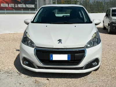 Usata Peugeot 208 Allure 75 CV (55 kW) 2018 Bianco Utilitaria