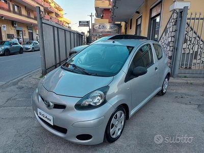 Usata Toyota Aygo Connect Style 68 CV (50 kW) 2011 Grigio Utilitaria