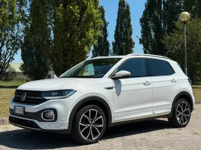 Usata VW T-Cross R-line 110 CV (80 kW) 2021 Bianco SUV
