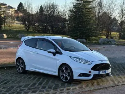 Usata Ford Fiesta ST 182 CV (133 kW) 2016 Bianco Berlina