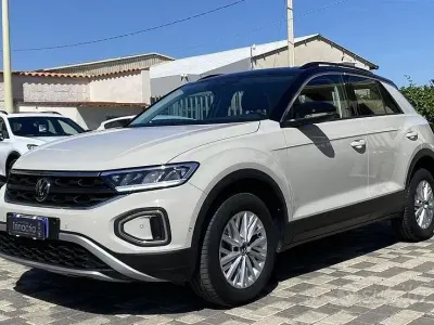 Usata VW T-Roc Life 116 CV (85 kW) 2024 Nero SUV