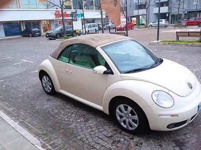 Usata VW New Beetle 102 CV (75 kW) 2006 Beige Utilitaria