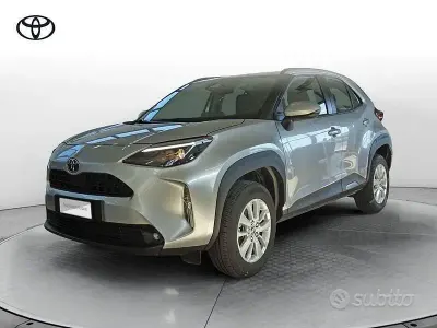 Begagnad Toyota Yaris Cross Active 2025 Grå SUV